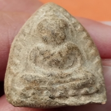 พระพุทธปางสมาธิ ขนาดประมาณ 1.5 x 2 ซม.