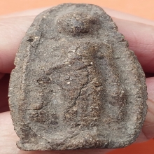 พระเนื้อว่านหลังยันต์ห้า สูงประมาณ 2 นิ้ว