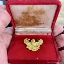 พญาครุฑ ลพ.วราห์ รุ่นโคตรรวย เนื้อทองคำ ปี 2537