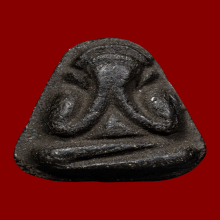 พระปิดตาจิ๋วเนื้อผงคลุกรัก หลังยันต์ ลป.เฮี้ยง  วัดป่า ปี05