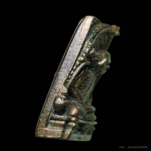 เหรียญหล่อรูปเหมือนพิมพ์สี่เหลี่ยม รุ่นแรก หลวงปู่แหวน ปี 20