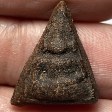 พระนางพญาหลวงพ่อพริ้ง วัดบางปะกอก กทม. เนื้อว่านชานหมาก