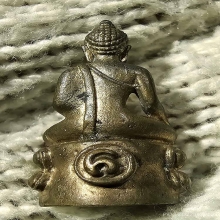 พระสิหิงค์นครฯ ปี 2517 ผิวน้ำทอง ก้นวงเดือน ลูกบอล 3 ลูก