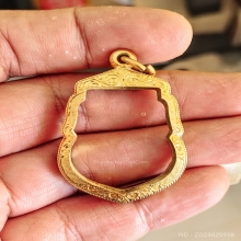 ตลับทองแท้งานสวยๆ ใส่เหรียญเสมาพ่อกลั่นรุ่นแรก 