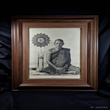 รูปถ่ายข้างพัดยศ หลวงพ่อแพ วัดพิกุลทอง สิงห์บุรี