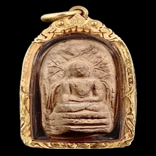 พระคง สภาพสวยมาก มีหน้ามีตา พร้อมเลี่ยมทองหนา