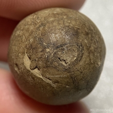 ลูกอมเนื้อดินขุยปู (แบบเปลือย) หลวงพ่อปลอด วัดในปากทะเล