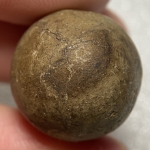 ลูกอมเนื้อดินขุยปู (แบบเปลือย) หลวงพ่อปลอด วัดในปากทะเล