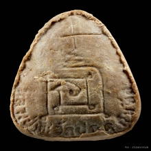 พระปิดตาปลดหนี้ หลังยันต์นะ เนื้อเกสร หลวงปู่โต๊ะ