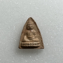 พุทโธน้อยคุณแม่บุญเรือน รุ่นแรก พิมพ์เล็ก เนื้อดิน พ.ศ.2494