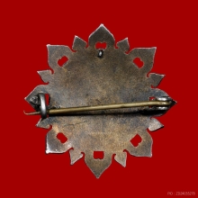 เข็มกลัดเนื้อเงินลงยา สมเด็จพระนเรศวรทรงช้างยุทธหัตถี ปี2507