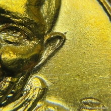 หลวงปู่แหวน รุ่นถิ่นกำเนิด ปี 2520 เนื้อกะไหล่ทอง 