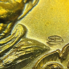 หลวงปู่แหวน รุ่นถิ่นกำเนิด ปี 2520 เนื้อกะไหล่ทอง 