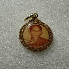 ล็อกเกตหลวงพ่อเนื่อง