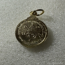 ล็อกเกตหลวงพ่อเนื่อง