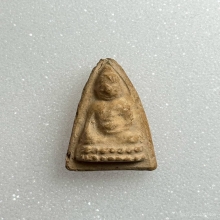 พุทโธน้อยคุณแม่บุญเรือน รุ่นแรก พิมพ์เล็ก เนื้อดิน พ.ศ.2494