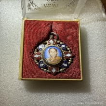 ล็อกเกตหลวงพ่อเนื่อง