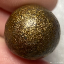 ลูกอมเนื้อผงน้ำมัน ทาบรอนซ์ทอง หลวงพ่อปลอด วัดหัวป่า จ.สงขลา