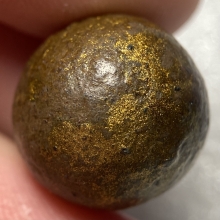 ลูกอมเนื้อผงน้ำมัน ทาบรอนซ์ทอง หลวงพ่อปลอด วัดหัวป่า จ.สงขลา