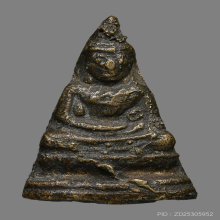 พระชัยวัฒน์ครึ่งซีก อาจารย์พลาย วัดมะขาม ปี2482 (รุ่นแรก)