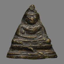 พระชัยวัฒน์ครึ่งซีก อาจารย์พลาย วัดมะขาม ปี2482 (รุ่นแรก)