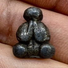 พระปิดตา2หน้าพ่อเดิมวัดหนองโพธิ์ พิมพ์นิยม ตะกั่วเก่าแห้ง