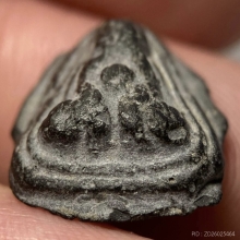 พระปิดตา หลวงพ่อทับ วัดอนงคาราม  เนื้อผงดำใบลาน คลุกรัก