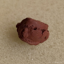 ลูกอมเนื้อผงผสมชานหมาก หลวงปู่หงษ์ วัดเพชรบุรี ปี 54