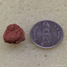 ลูกอมเนื้อผงผสมชานหมาก หลวงปู่หงษ์ วัดเพชรบุรี ปี 54