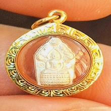 ปรกใบมะขามหลวงพ่อคูณ มหาลาภแจกทาน91 เนื้อเงิน เลี่ยมทองแท้