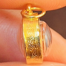 ปรกใบมะขามหลวงพ่อคูณ มหาลาภแจกทาน91 เนื้อเงิน เลี่ยมทองแท้