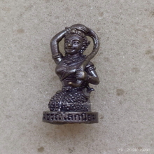 พระแม่ธรณีโลกนิยม หลวงปู่หงษ์ สุสานทุ่งมน ปี 55