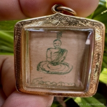 รูปถ่ายหลวงพ่อพรหม ฉากดำ ปี06 หลังจารย์ยันต์องค์พระ 