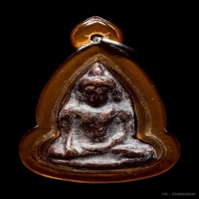 พระร่วงนั่ง กรุวัดพระศรี ฯ จ.ลพบุรี เนื้อสนิมแดง