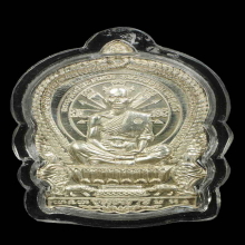 เหรียญนั่งพานหลวงพ่อคูณรุ่นชนะมารเนื้อเงินปี2537สวยมากๆองค์3