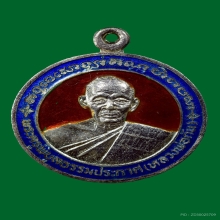 เหรียญรุ่นแรกลพ.พ่อกัน วัดบ้านสร้าง เนื้อเงินลงยา ปี 37