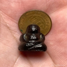 พระสังกัจจายน์จิ๋ว เนื้อผงจุ่มรัก 