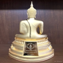 พระพุทธสุวรรณมหาปฏิมากร เรซิ่นหุ้มทองคำ