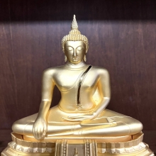 พระพุทธสุวรรณมหาปฏิมากร เรซิ่นหุ้มทองคำ