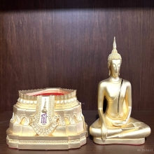 พระพุทธสุวรรณมหาปฏิมากร เรซิ่นหุ้มทองคำ