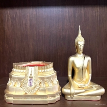 พระพุทธสุวรรณมหาปฏิมากร เรซิ่นหุ้มทองคำ