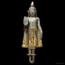 พระเงินยืนศิลปะนคร