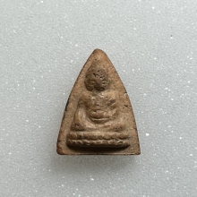 พุทโธน้อยคุณแม่บุญเรือน รุ่นแรก  พิมพ์เล็ก เนื้อดิน พ.ศ.2494