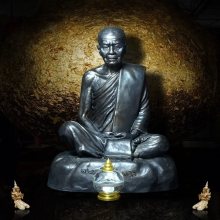 พระบูชาฐานภูเขารุ่นแรก หลวงตามหาบัว ๕ นิ้ว (หายากสุด)