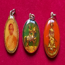 พระชุด ล็อคเก็ตเคลือบ สมเด็จพระเจ้าตากสินมหาราชรุ่นแรก ปี 11