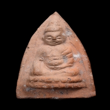 8.พระพุทโธน้อย พิมพ์เล็กหน้าตุ๊กตา(แขนตุ่ม) เนื้อดิน ปี 2494