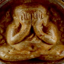 พระปิดตากนกข้าง เนื้อผงเกสร หลวงปู่โต๊ะ