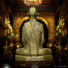 รูปหล่อหลวงพ่อเดิม