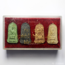 พระผงธรรมจักร หลวงปู่จวน กุลเชฏโฐ ชุดกล่องกรรมการ 4 สี