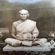เหรียญยันต์ดวงตรัสรู้หลวงพ่อเดิมวัดหนองโพ ทองแดงรมดำ ปี2485